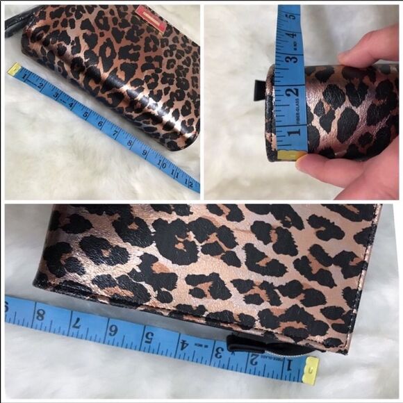 Betsey Johnson Cosmetic Case Cheetah Print - Picture 6 of 6